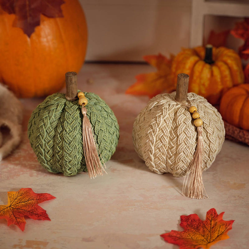 Knitted-effect resin pumpkin ornament with tassel – Richard Lang