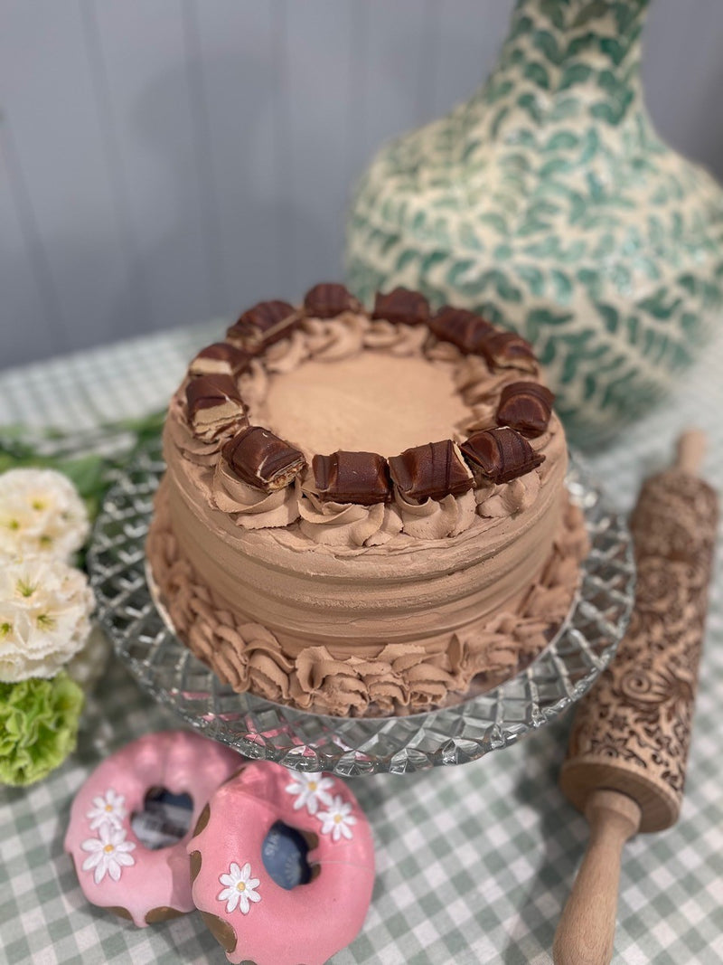 Kinder Bueno Gateau 8 Inch Round