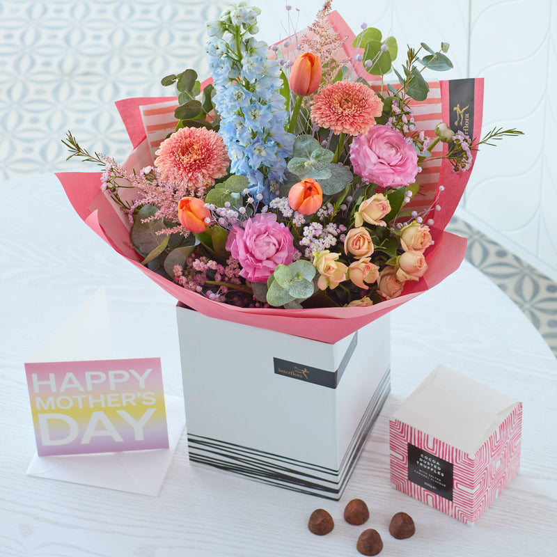 Love You Mum Bundle With Card & Chocs