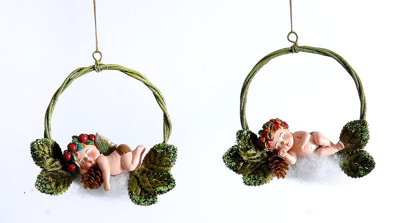 Vetur Baby in Christmas Wreath Hanging Decoration