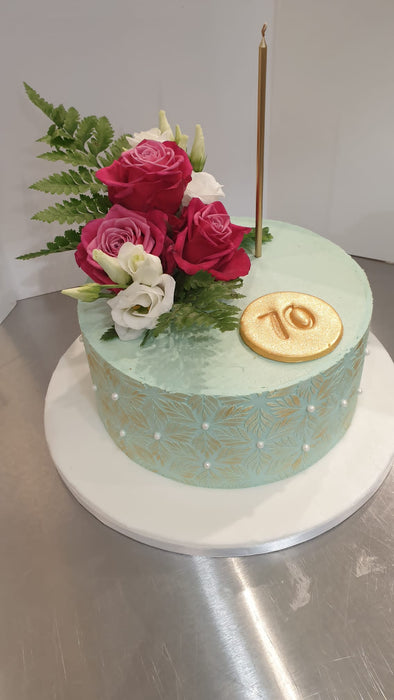 Classic Floral Pattern Cake With Flowers