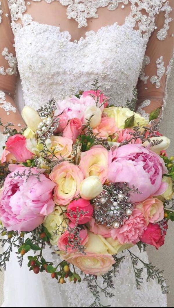 Pastel bridal flowers by Newlands Flower Boutique.