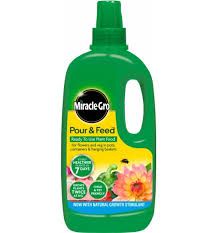 Miracle-Gro Pour and Feed Plant Food 1 Litre